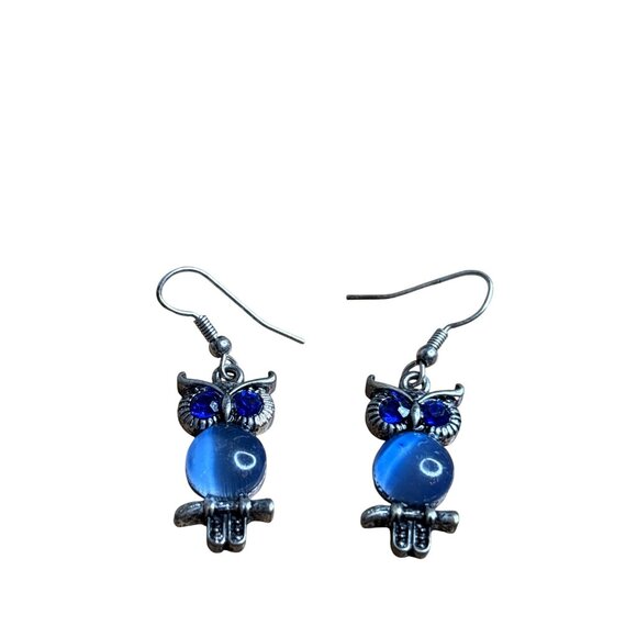 Silvertone Owl Dangle Earrings Blue Cat's Eye Rhinestone Eyes 1 inch - Picture 1 of 3